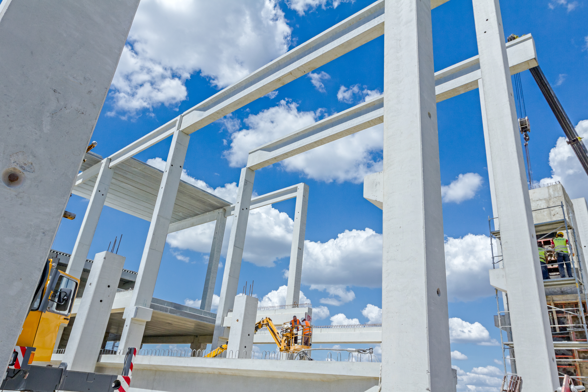 Mobile crane is carry concrete joist to assembly huge hall